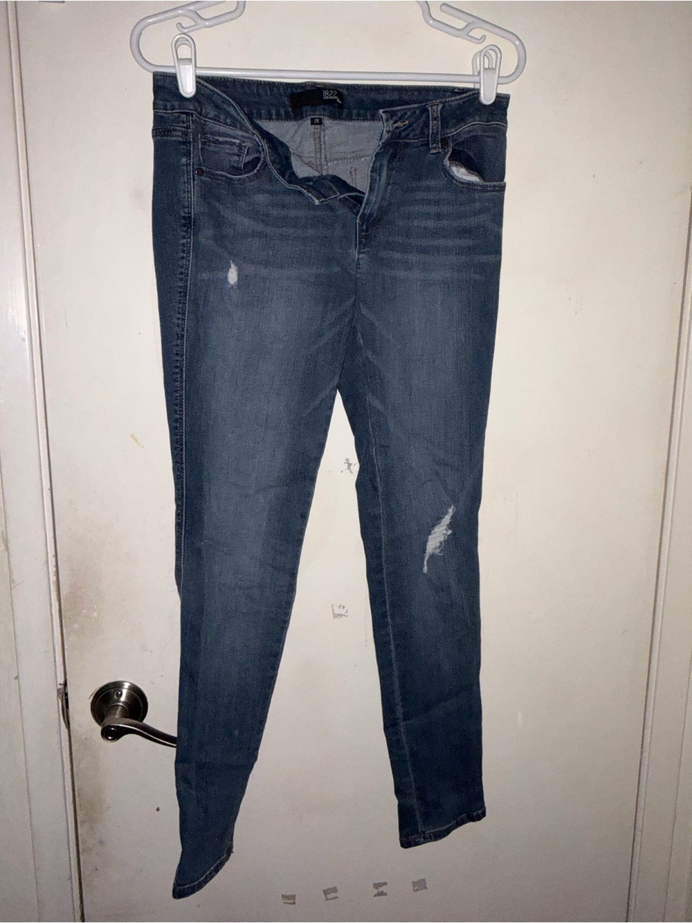 1822 denim size 29 distressed dark wash skinny jeans